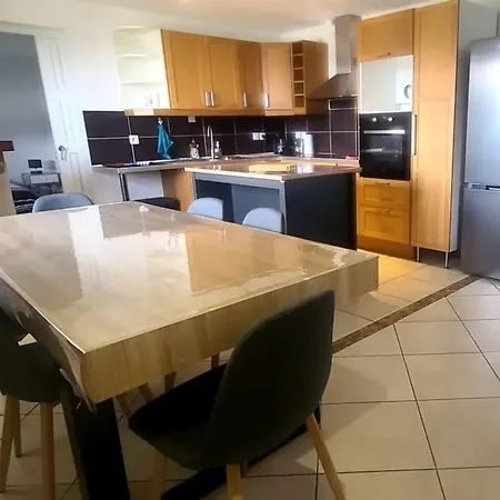 Apartament Confortable A 90 M² Piscine Partagee *