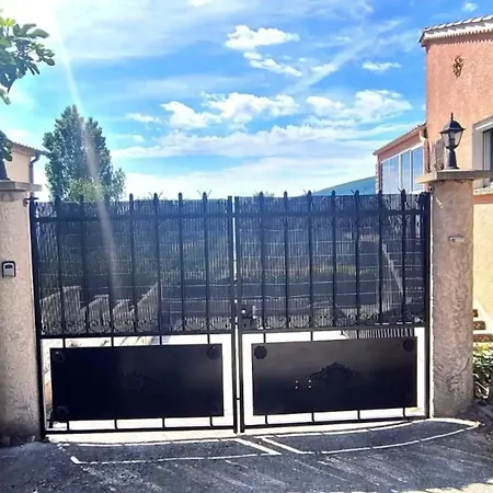 Confortable A 90 M² Piscine Partagee Sisteron