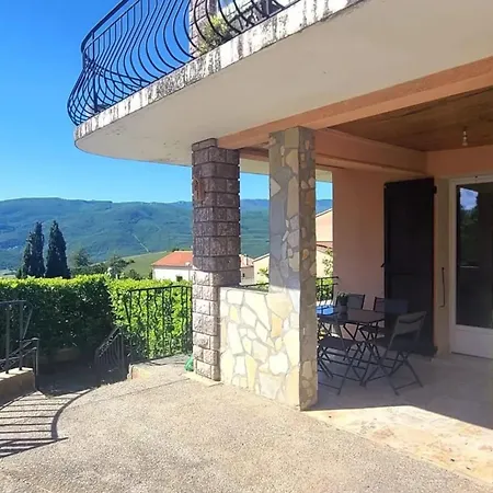 Confortable A 90 M² Piscine Partagee *