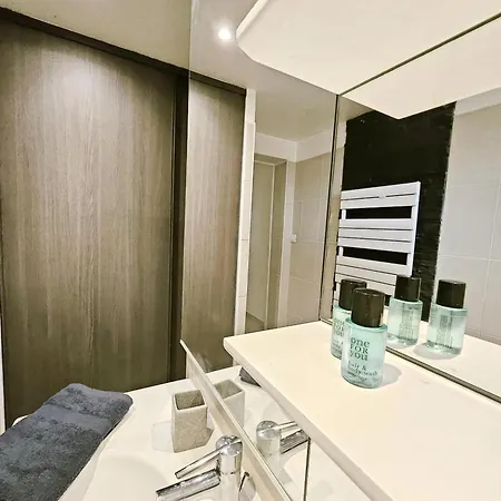 Confortable A 90 M² Piscine Partagee * Sisteron