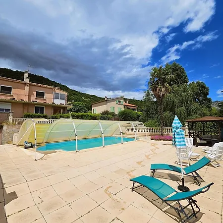 Confortable A 90 M² Piscine Partagee